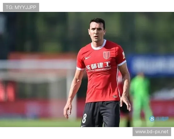 周定洋发布新鹏城球衣定妆照展现斗志目标2026全力以赴冲击荣耀